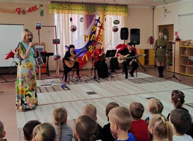 Творческий коллектив «Экспромт» выступил в детском саду № 88